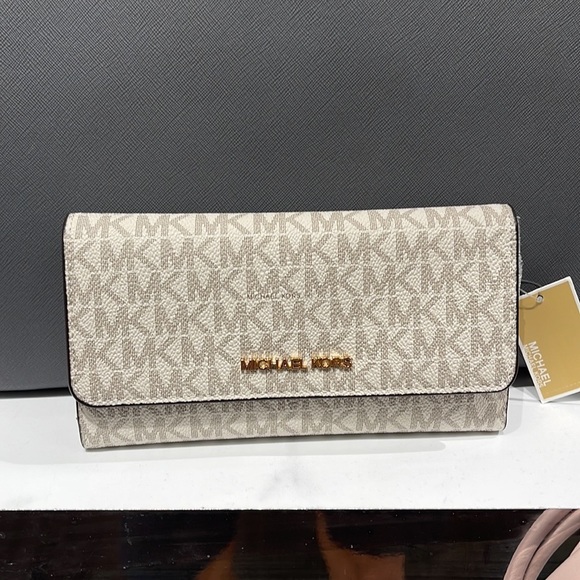 MICHAEL KORS JET SET TRV LARGE TRIFOLD VANILLA - Picture 13 of 16